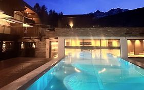 Aparthotel Familiaris - Family Apartments - Pools & Spa In Dolomites
